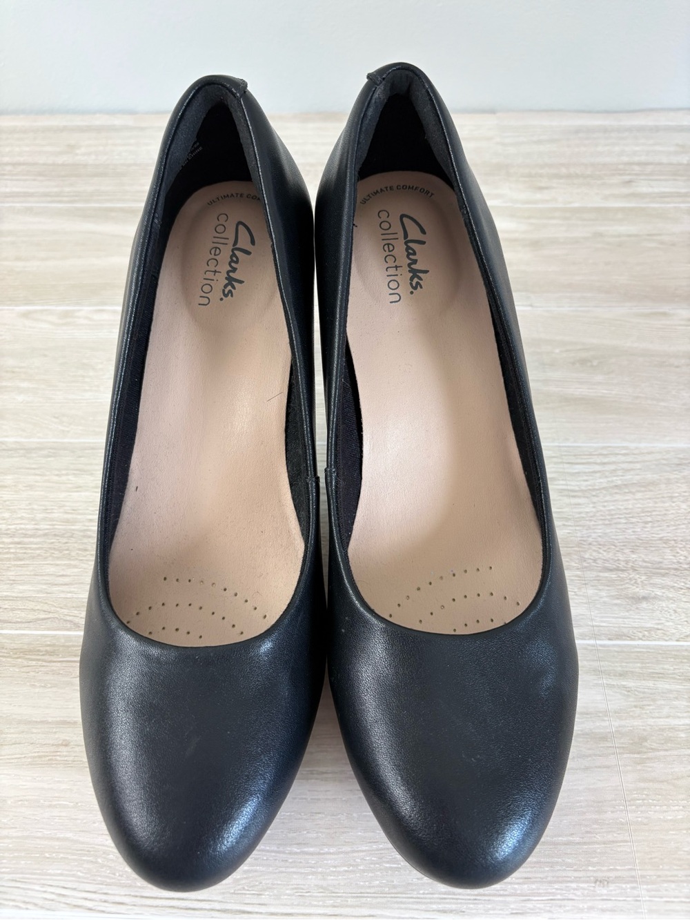 Clarks Black Rounded-Toe Block Heel Pumps 8.5 EUC Classic Office Clean Girl Chic - Picture 3 of 7